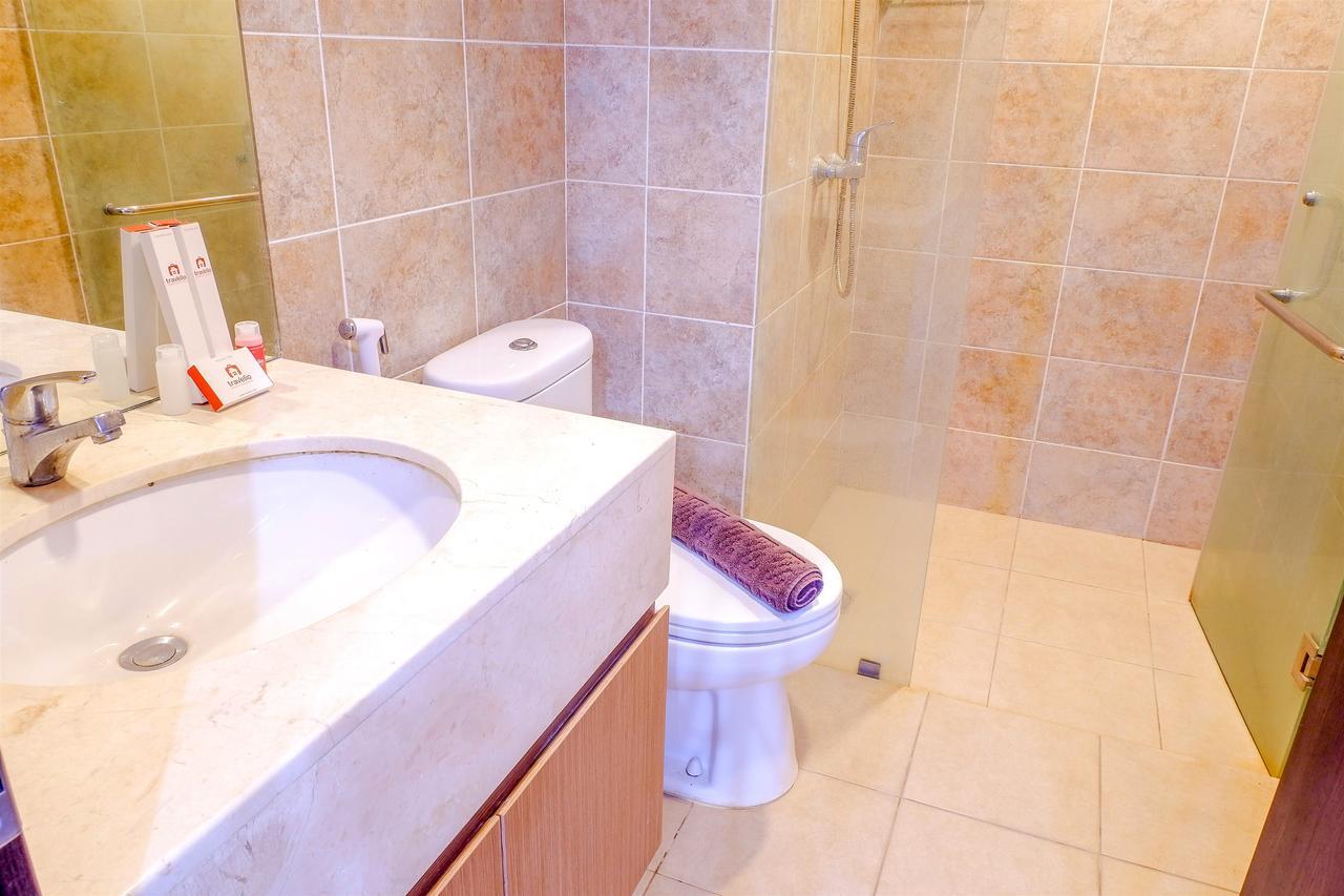 Apartment 2br Cozy Pool View Kemang Village With Access To Mall By Travelio